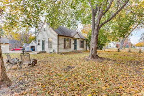 7 Mi to Downtown Minneapolis: Home w/Fire Pit!