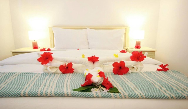 Amazing 9-bedroom bed & breakfast with AC in peaceful Fumba