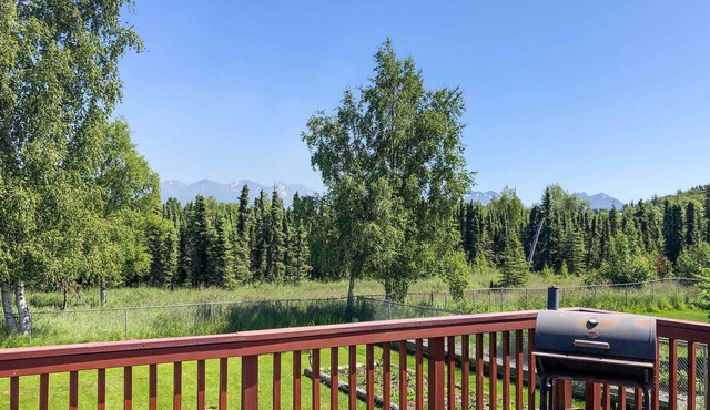 Anchorage Abode w/ Garden + Chugach Mtn Views