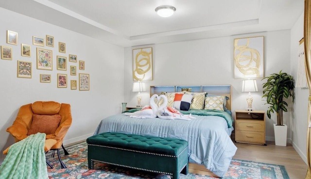 B20: VIBE VILLA: Private yet central