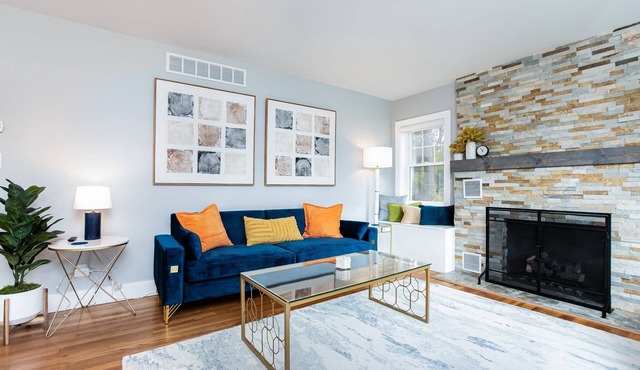 Backyard Vibes-Walk to ND-Dogs Welcome-BBall Hoop-Fire Pit-Sleeps 12-2024 Reno