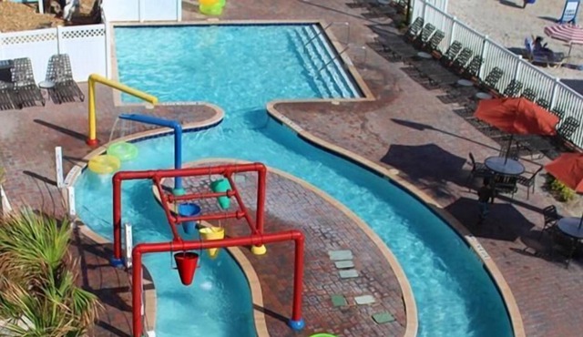 Beach Escape! 2 Great Units, Kitchen, Beachfront, Pool, Shop at Volusia Mall in Ormond Beach