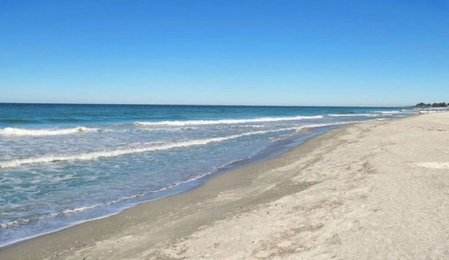 Beach Get Away At A Great Price, With Private Beach Entrance