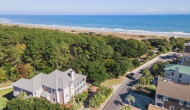 Beach House-Paradise with Screened Porches, decks, library, and wifi Sunny Dunes