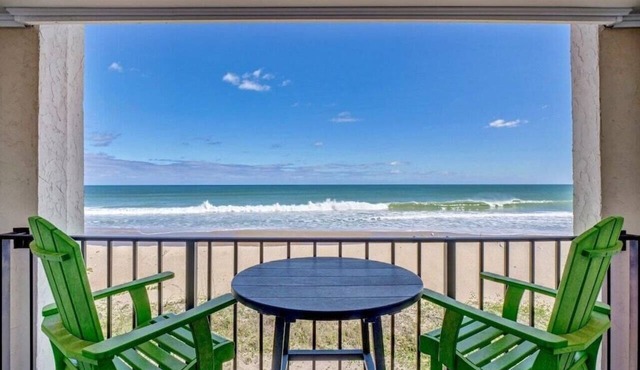 "Beachaholic" 2 bed/2 bath condo in Villa Capriani