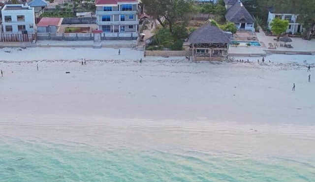 Beachfront Apt Indian Ocean View