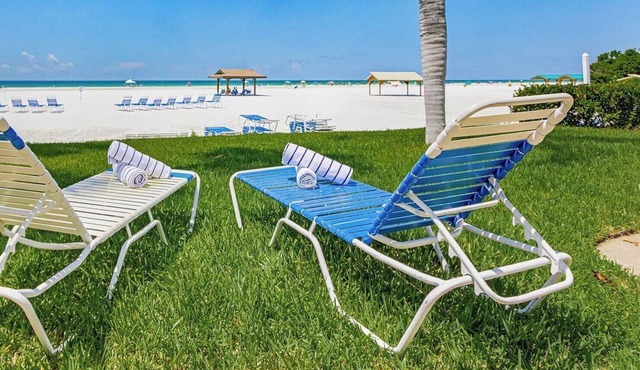 Beachfront - Beachside Escape with Grill, Dining & Views – Perfect for Two! – Aloha Kai #24N in Siesta Key