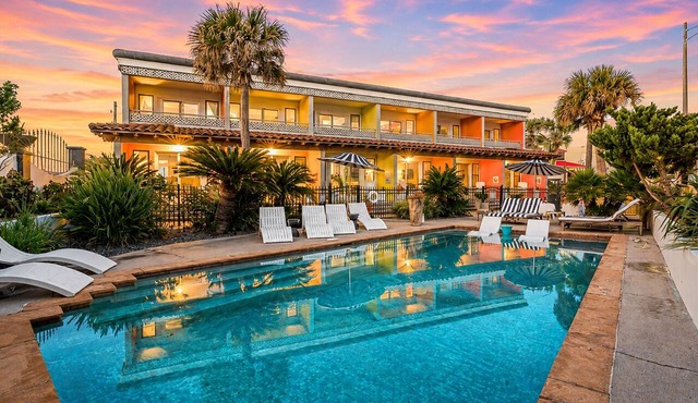 Beachfront Condo | Pool + Hot Tub Near Seawall