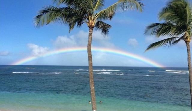 Beachfront Four Bedroom home in Beautiful Waialuan4 Bedrooms - Sleeps 11