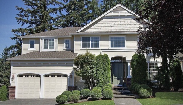 Beautiful Home in Bellevue for family or friends to get together.