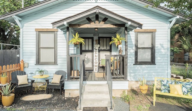 Best Location! Entire Cottage, Ft Sam Houston, EZ Access to Alamo, Pearl, Downtn