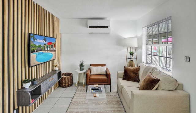 Bimini House-Villa Rojas with Pool and Netflix Minutes from Downtown