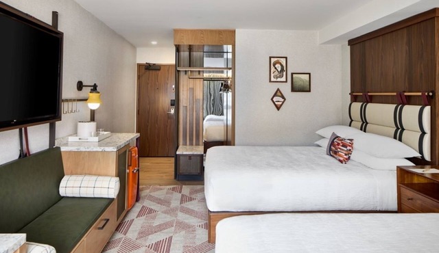 Boutique Escape in the Heart of Park City l Pools l 1 mi to Silver Star Ski Lift