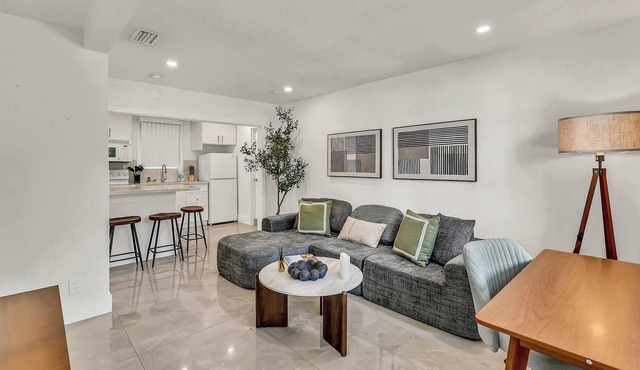 Bright 1BR Getaway, Victoria Park, Las Olas Nearby