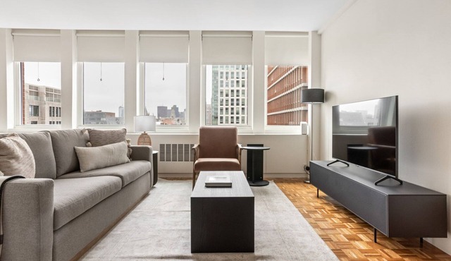 Bright Back Bay Studio w/W/D & Gym, nr Copley T, by Blueground