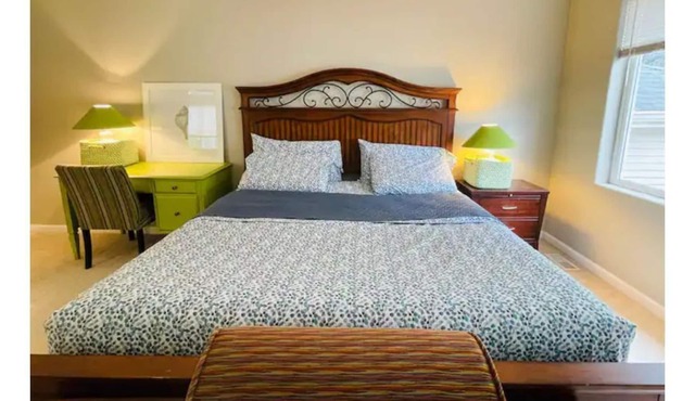 Bright, Spacious and Convenient With AC