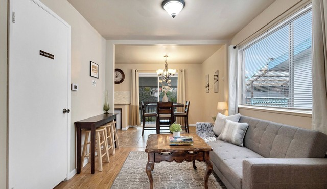 Brighton Entire Home Near Park & Light Rail