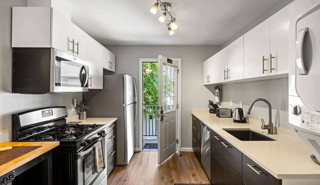 Brookwood Courtyard by BCA Furnished Apartments Bcc2b 03 C