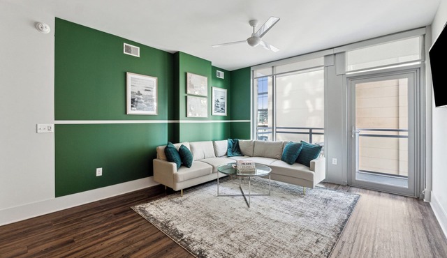 Buckhead Apartment Free Parking, Balcony, Gym, and Pool Included