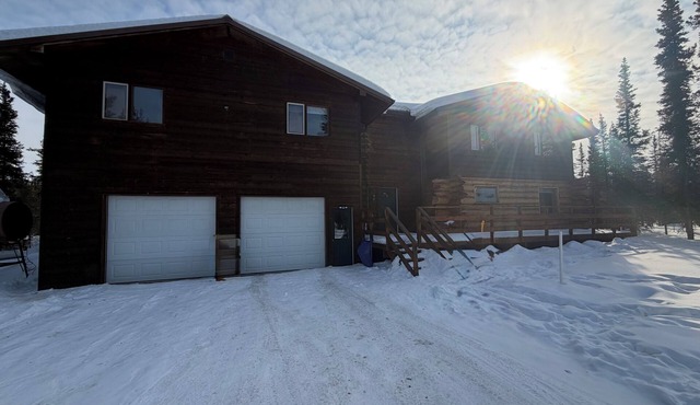 Bush Lodging 4-bedroom house 10 mins from Denali National Park and Preserve