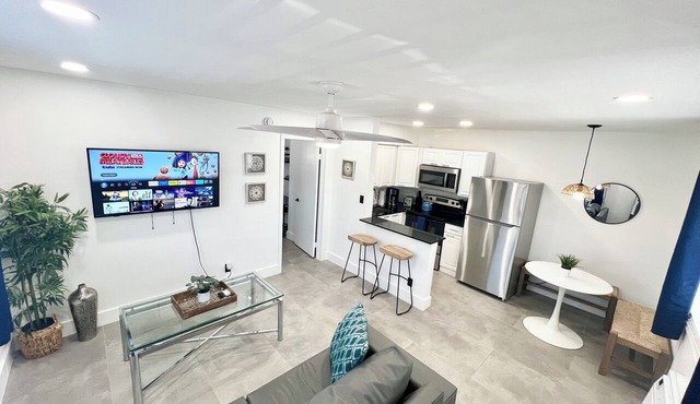 Central, Modern & Stylish 1Br 1Bath Apt in Lake Ridge