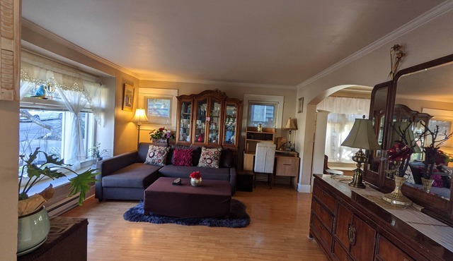 Central Queen Anne Home Walking Score 96
