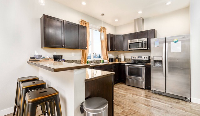 Centrally located, mountain-view retreat with private balcony, & washer/dryer