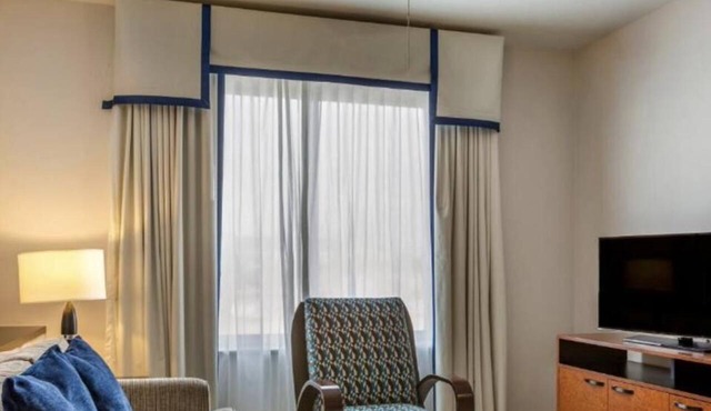 CES week, NO resort fee for 6 guests, close to Convention Ctr, shuttle&FREE WiFi