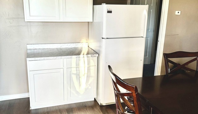 Charming 2-bedroom apartment in lovely Bowling Green, with AC & WiFi