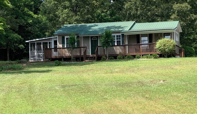Charming 2-bedroom house with Country setting minutes from Jackson Square