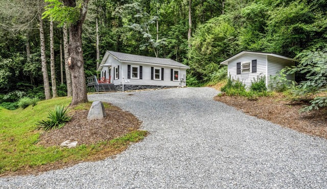 Charming 3-Bedroom Cottage – Perfect for Family Getaways!"