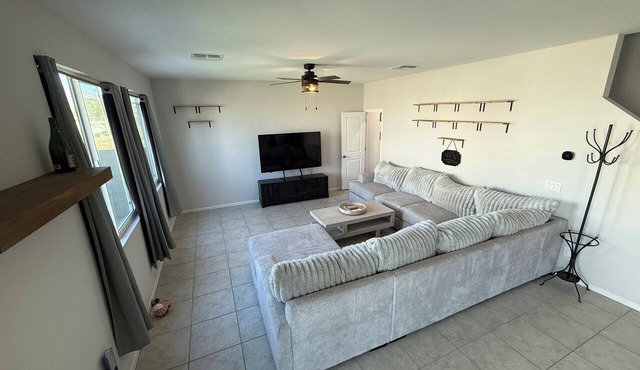 Charming 4BR/3B home with pool access near Superstition Mountains in Apache Junction
