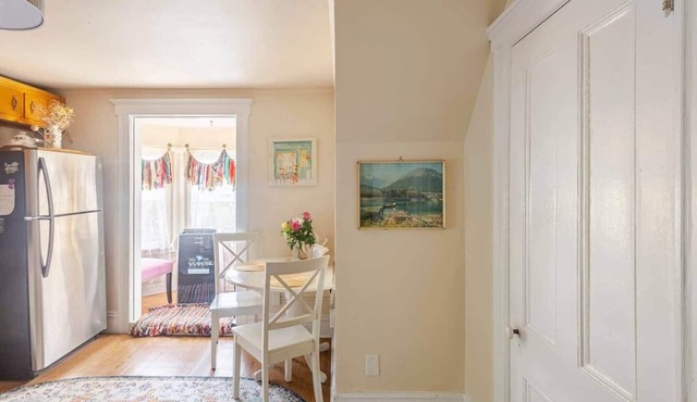Charming Apt Walkable to Shop, Eat & NYC Transport