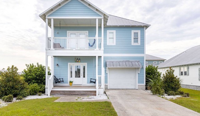 Charming Beachside Home - Quaint Enclave - Community Pool - Golf Cart Available