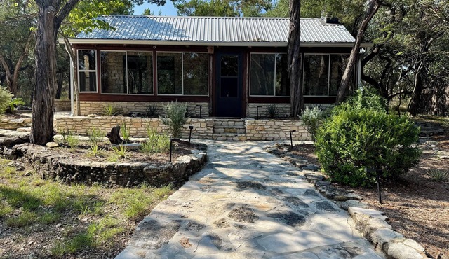 Charming Blanco Riverfont Cottage