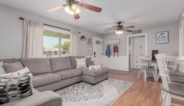 Charming Bungalow in the heart of Phoenix/Biltmore area.