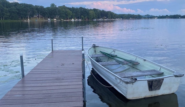 CHARMING & ECLECTIC LAKEFRONT COTTAGE- Kayak.Grill.Fish.Bonfire.Bike #Lakelife