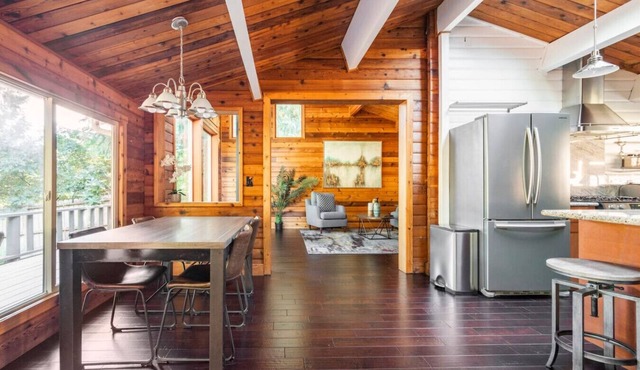 Charming Lakefront Log Cabin