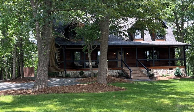 Charming & Spacious Waterfront Log Cabin with Central Location to Everything!