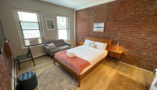 Charming Studio Apt! | Back Bay