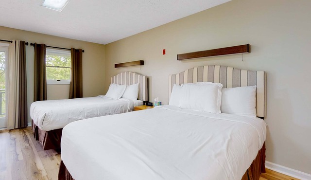 Charming Studio, Sleeps 4, Close to Douglas Lake