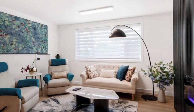 Chic 2B1B Lower Unit – Renovated w/Designer Flair