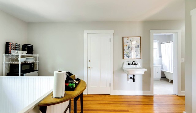 Cincinnati Apartment: 1 Mi to Hyde Park Square!
