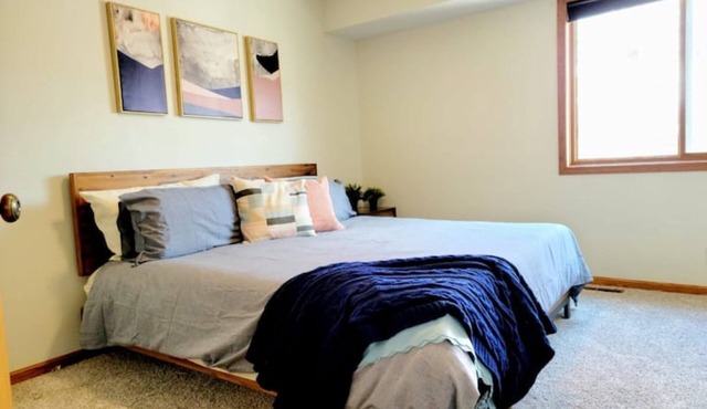 Clean, Comfy, digs close to all the attractions