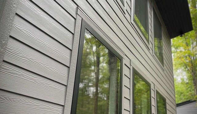 *Cleaning Fee Included* Mini modern cabin nestled in the peaceful hills between Jackson and Putnam County, minutes away from CUMMINS FALLS STATE PARK. Designed for comfort and style, this vacation rental seamlessly blends modern charm with wooded s