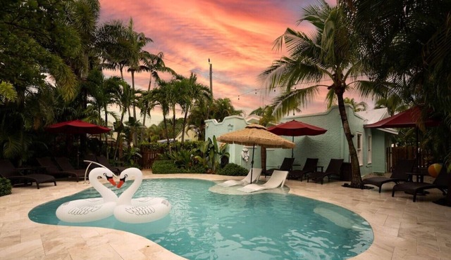 Coco Plum Cottage a Charming Retreat Htd Pool and BBQ