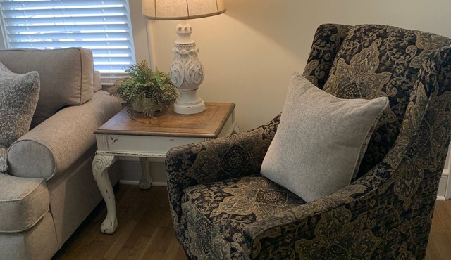 Comfortable Home for Gatherings Walking Distance from Downtown Cave Spring