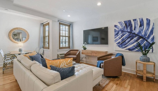 CondoPool/StepsToBeachDine/Getaway2br