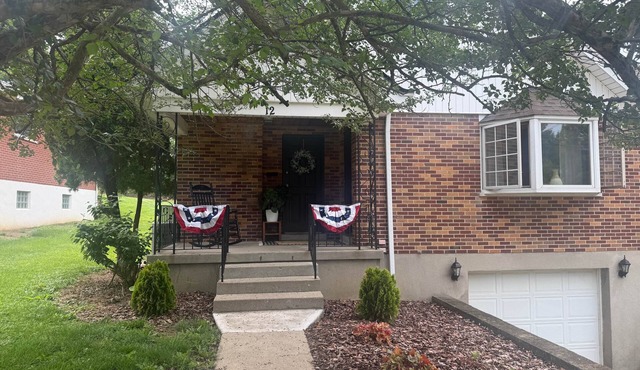 Convenient quiet 2/1 hot tub home near NKU