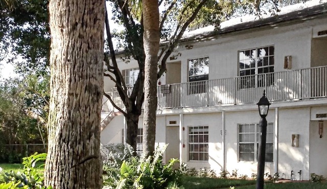 COZY 2 BEDROOM 2 BATH APT NEAR CORAL RIDEG MALL !- CORAL SPRINGS FL